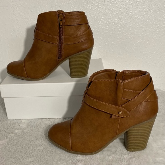 LC Lauren Conrad Shoes - LC Lauren Conrad BonBon Cognac Brown Ankle Boots Size 8.5M